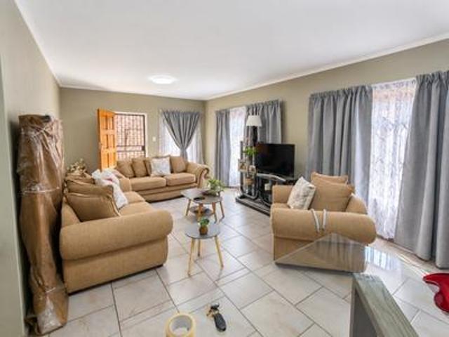 modern 3 bedroom duplex in strubenvale