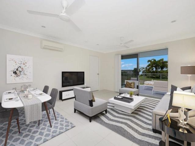 Modern 3 bedroom duplex just minutes from the beach!