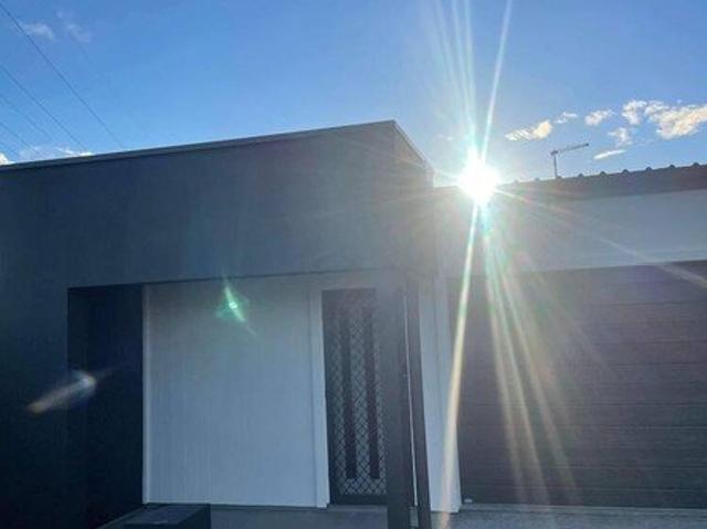 Modern 3 bedroom duplex located in Ripley