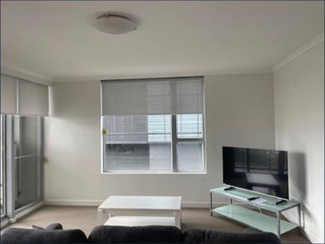 Modern 3 Bedroom Fully Furnished Apartment with Waterviews in Prime Central Location