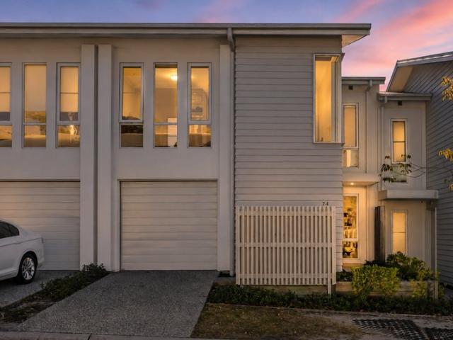 Modern 3 Bedroom Family Townhouse