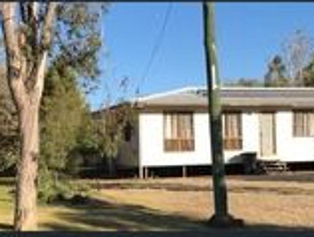 Modern 3 Bedroom Family Home Close to College
