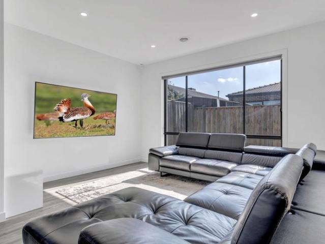 Modern 3 Bedroom Family Home in Mickleham Annadale Estate
