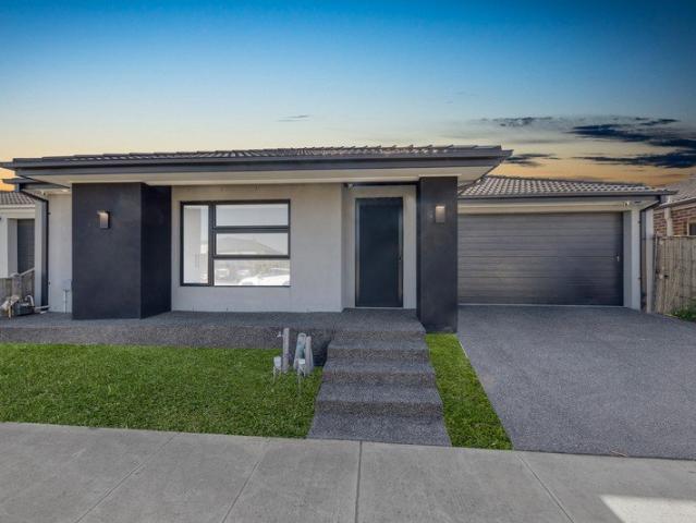 Modern 3 Bedroom Family Home in Mickleham Annadale Estate