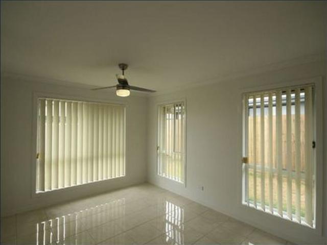 Modern 3 bedroom family home in Kirkwood with low maintenance living