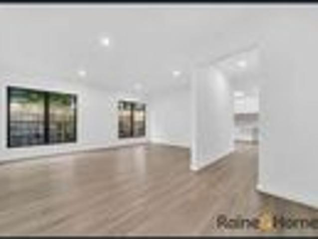 Modern 3 Bedroom Family Home in Prime Cranbourne Location