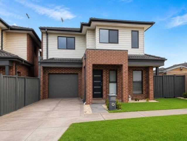 Modern 3 Bedroom Family Home in Prime Laverton Location