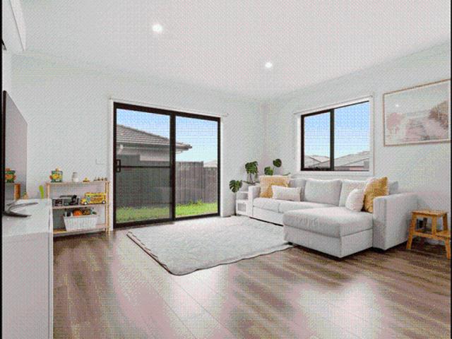Modern 3 Bedroom Family Home with a Spacious Fully Fenced Backyard