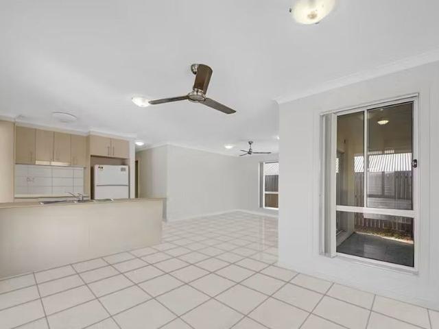 MODERN 3 BEDROOM FAMILY HOME WITH AIR CONDITIONING & COVERED ALFRESCO