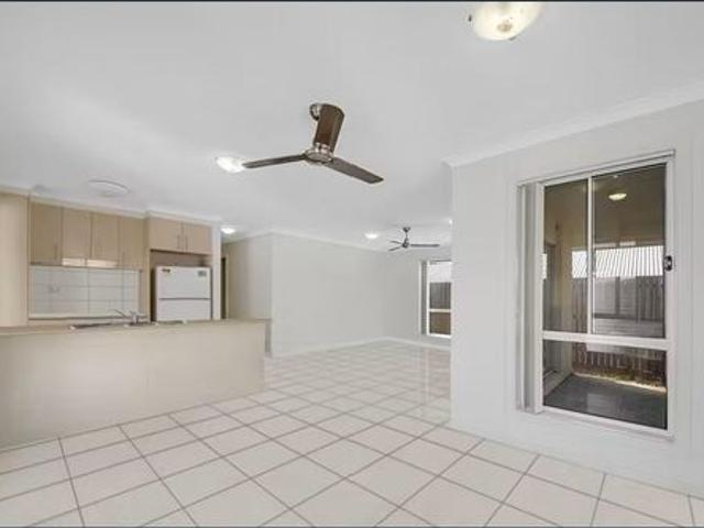 MODERN 3 BEDROOM FAMILY HOME WITH AIR CONDITIONING & COVERED ALFRESCO