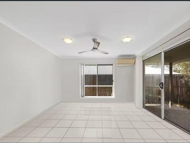 MODERN 3 BEDROOM FAMILY HOME WITH AIR CONDITIONING & COVERED ALFRESCO