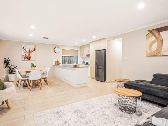 Modern 3 Bedroom Family Home with Solar Panels in Mount Barker