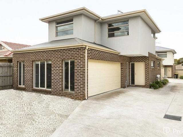 Modern 3 Bedroom Freestanding Townhouse in a Prime Central Location