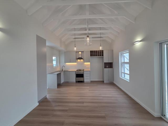 Modern 3 Bedroom Freestanding House to Let