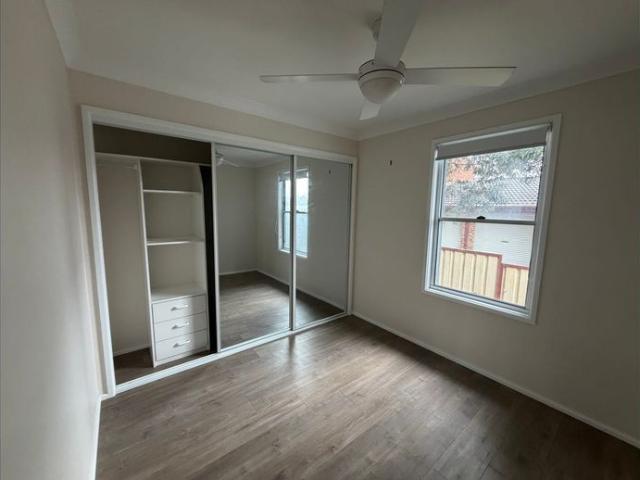 Modern 3 Bedroom Granny flat with dishwasher, air conditioner & BIR's