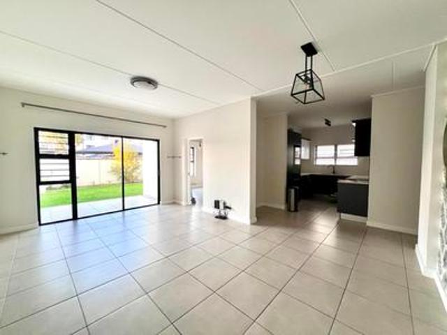 modern 3 bedroom ground floor apartm.