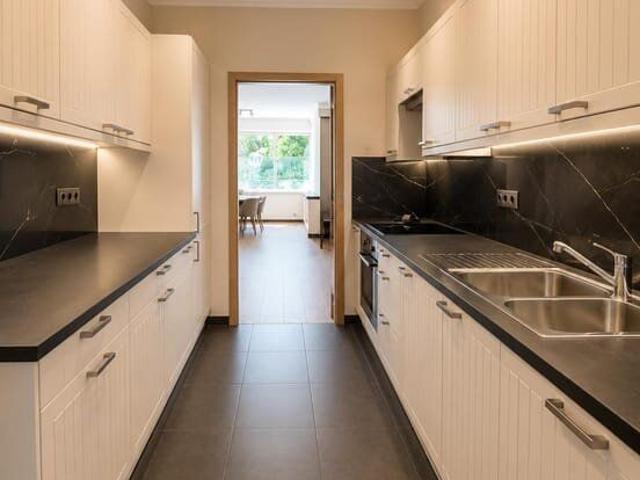 Modern 3 Bedroom Ground Floor Apartment with Private Garden