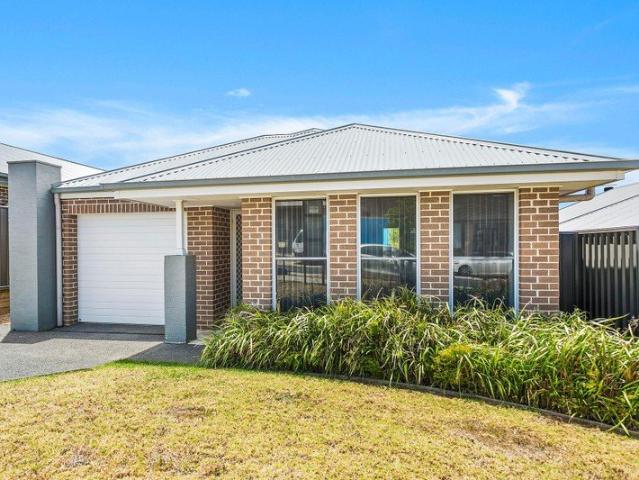 Modern 3 Bedroom Haven in the Heart of Brooks Reach