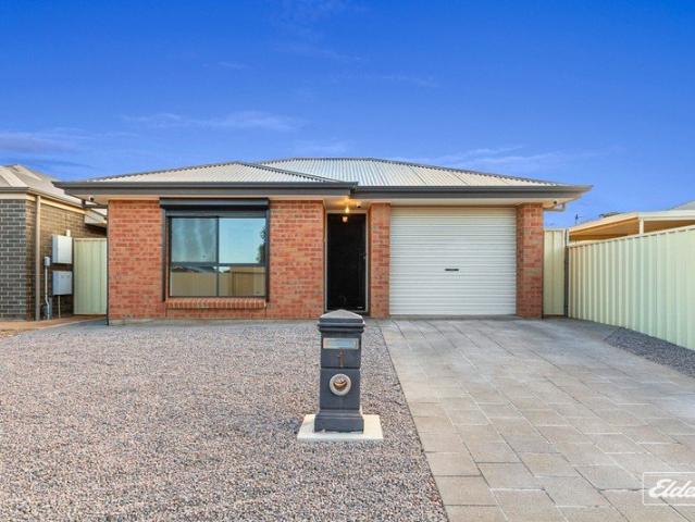 GORGEOUS 3 BEDROOM HOME WITH SOLAR