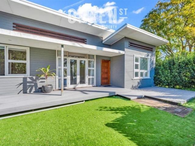 Modern 3 Bedroom Home Close to Toronto & Lake Macquarie