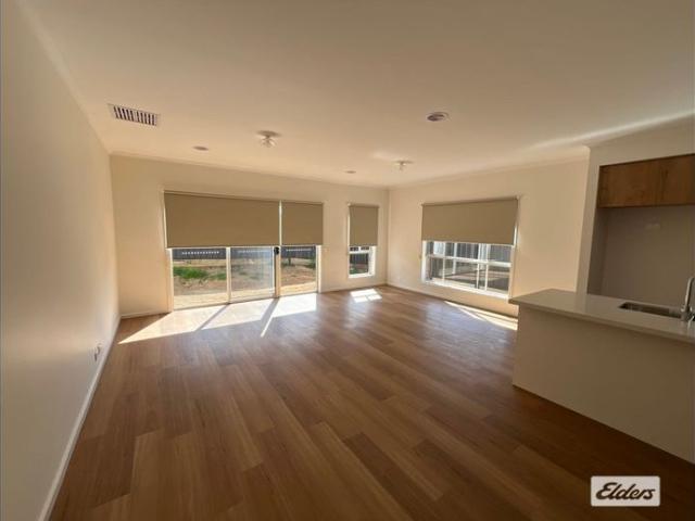 Modern 3 Bedroom home, close to the Hospital and sporting facilities