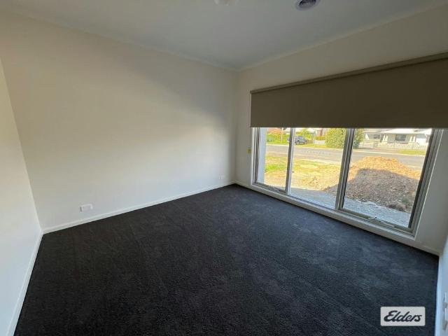 Modern 3 Bedroom home, close to the Hospital and sporting facilities