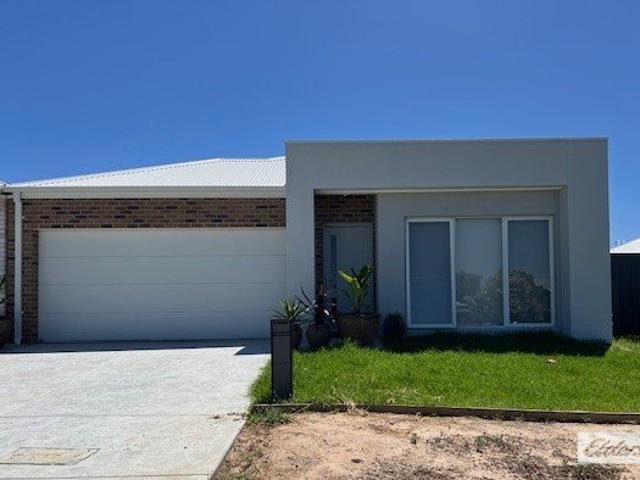 Modern 3 Bedroom home, close to the Hospital and sporting facilities