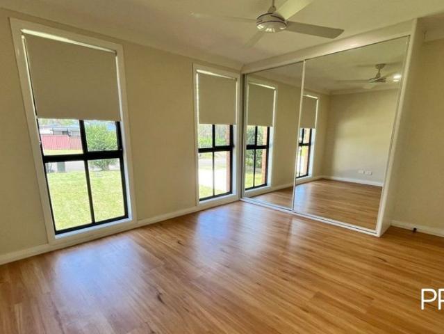 Modern 3 bedroom home Great location!