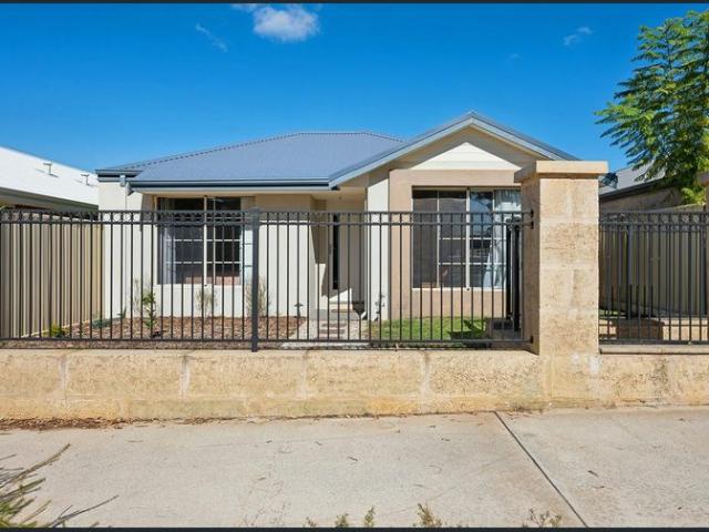 Modern 3 Bedroom Home in Convenient Lakelands Location