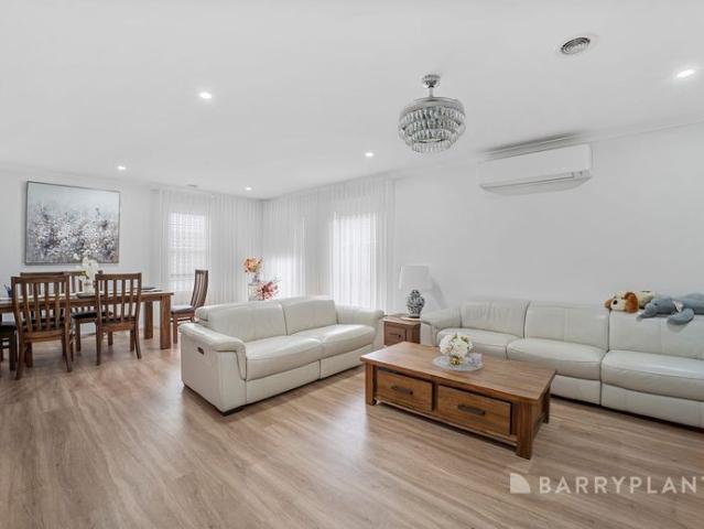 Modern 3 Bedroom Home in Convenient Officer Location