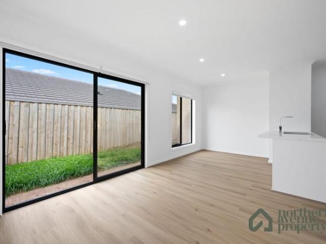 Modern 3 Bedroom Home in a Convenient Mount Cottrell Location