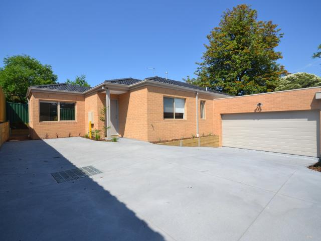 MODERN 3 BEDROOM HOME IN A PEACEFUL LOCATION