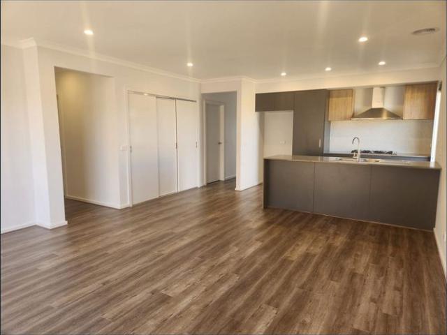 Modern 3 Bedroom Home in Mambourin Convenient & Connected