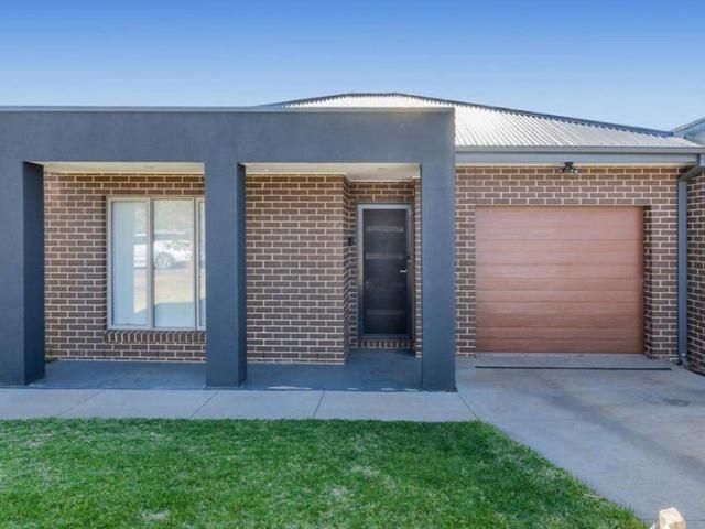 MODERN 3 BEDROOM HOME IN STONEHILL