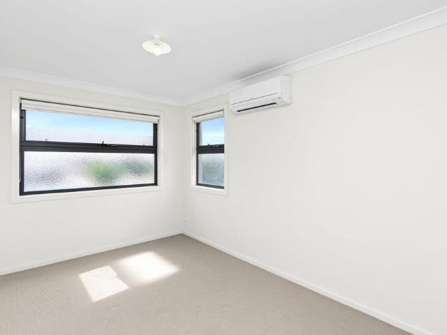 Modern 3 Bedroom Home in Prime Mickleham Location!