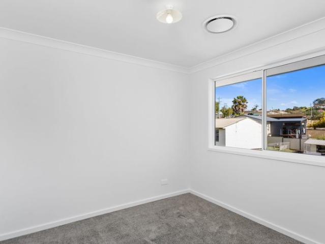 Modern 3 Bedroom Home in Prime Unanderra Location