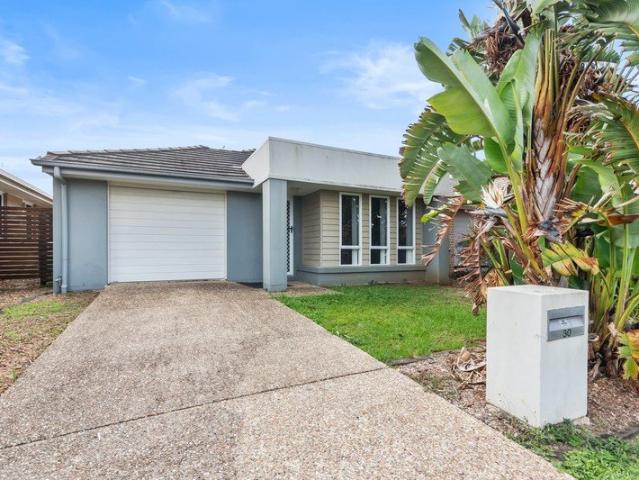 Modern 3 bedroom home in the Riverbank Estate!