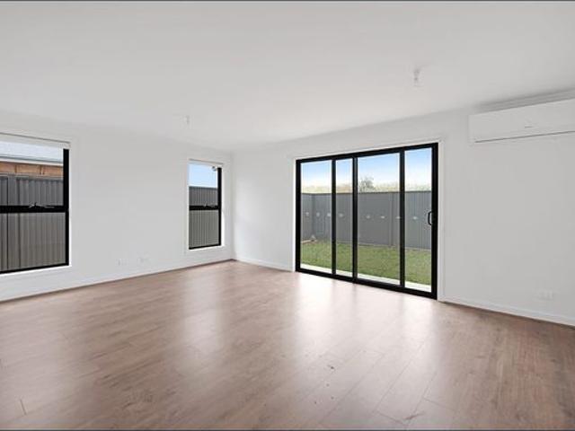 Modern 3 Bedroom Home Offering Low Maintenance Living