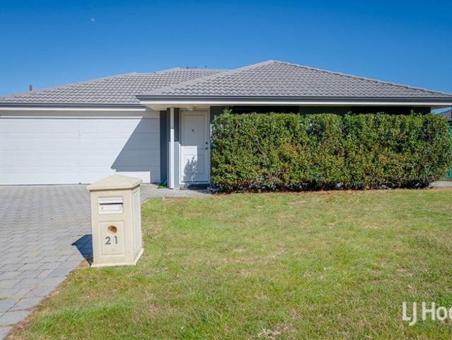 Modern 3 Bedroom Home Opposite Tickner Reserve