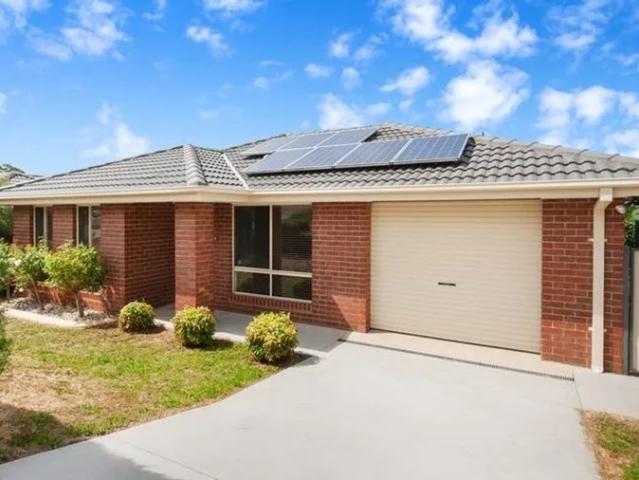 MODERN 3 BEDROOM HOME PACKED WITH FEATURES!