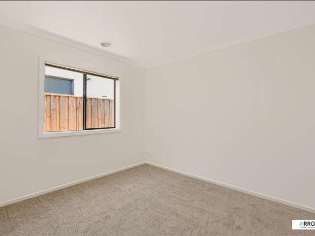 Modern 3 Bedroom Home with 3 Bathrooms in Beveridge