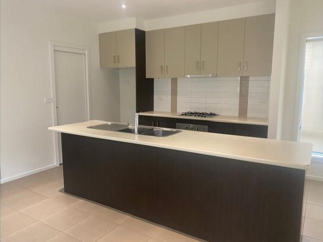 MODERN 3 BEDROOM HOME WITH TWO LIVING AREAS