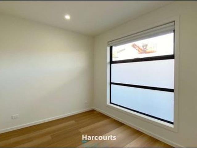 Modern 3 Bedroom Home with Abundant Natural Light in Craigieburn