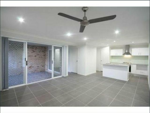 MODERN 3 BEDROOM HOME WITH AIR CONDITIONING & COVERED OUTDOOR AREA
