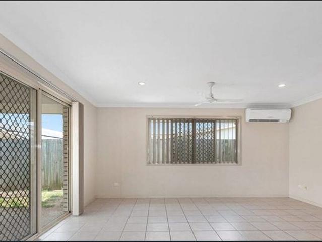 Modern 3 Bedroom Home With Air Conditioning & Patio In Prime Location
