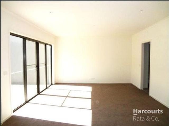 Modern 3 Bedroom Home with Courtyard in Wollert
