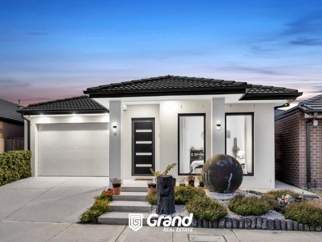 Modern 3 Bedroom Home with Designer Garden and Sculptures !