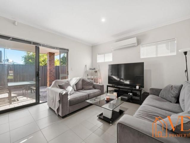 Modern 3 Bedroom Home with Double Garage