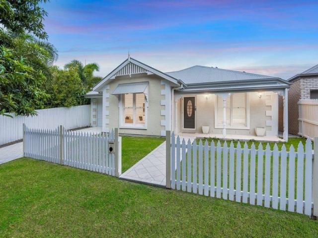 MODERN 3 BEDROOM HOME WITH DUCTED AIRCON & SOLAR