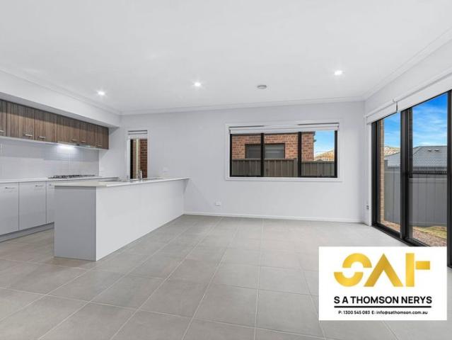 Modern 3 Bedroom Home with Ensuite and Double Garage in Truganina